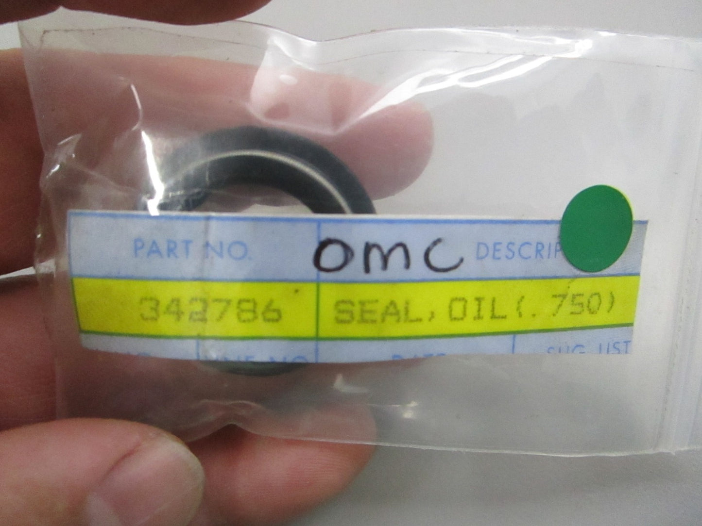 NEW OEM 342786 0342786 OMC Johnson Evinrude Oil Seal 0810