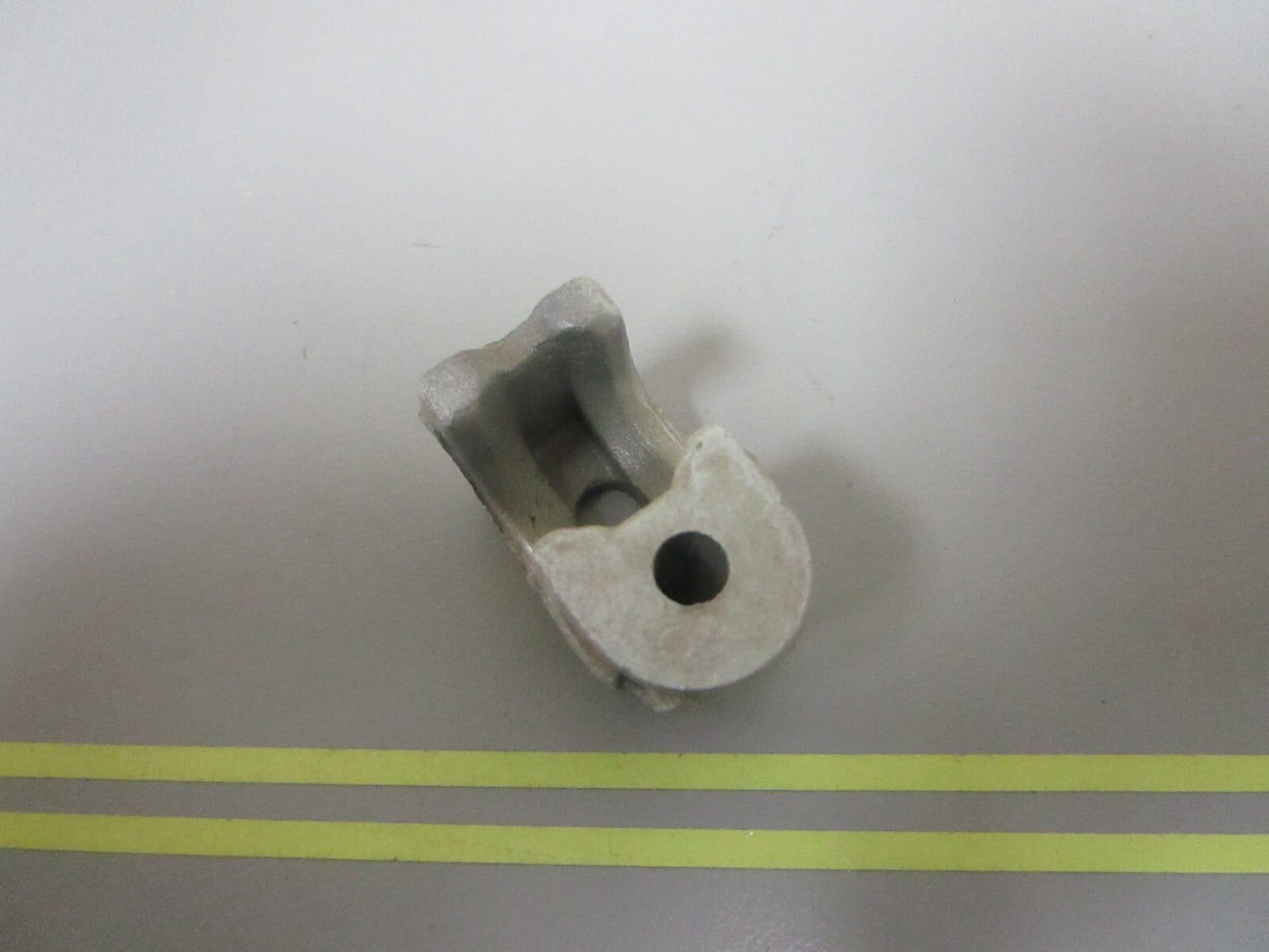 *NEW OEM* 0810 OMC Johnson Evinrude Anchor Block 310685 0310685