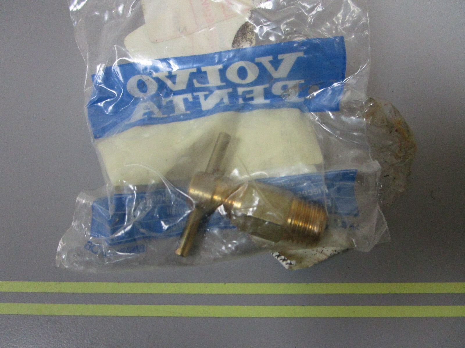 *NEW OEM* 0810 Volvo Penta Shut Off Cock Screw 840292