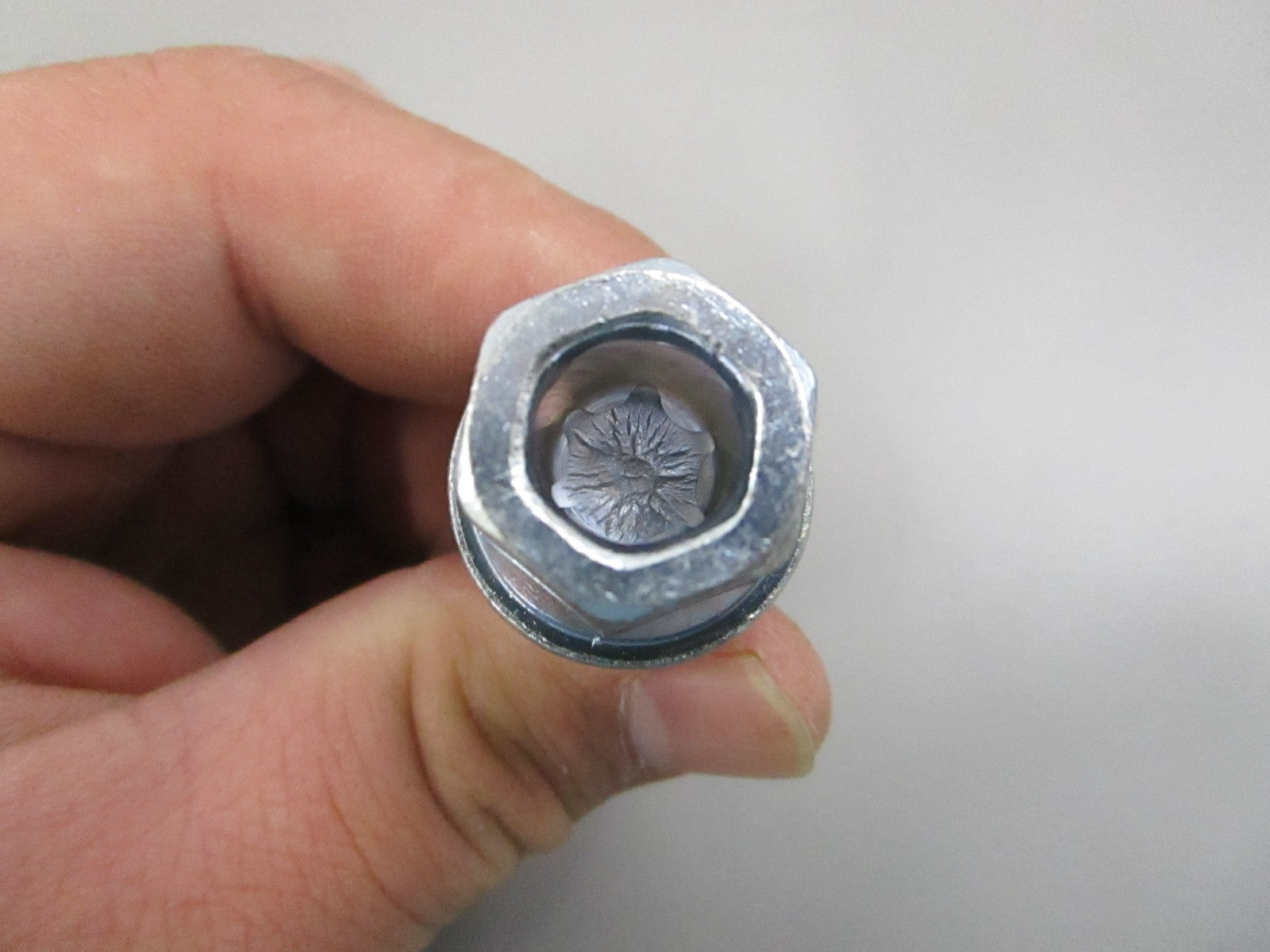 NEW OEM 1264010670 Mercedes-Benz Lug Bolt 0810