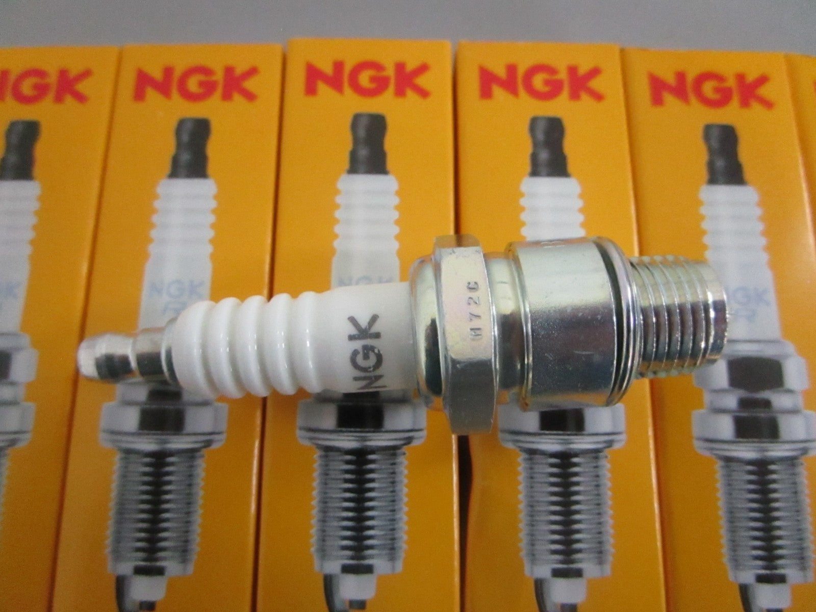 NEW OEM (LOT OF 8) B7HS-10 NGK Spark Plug 0820