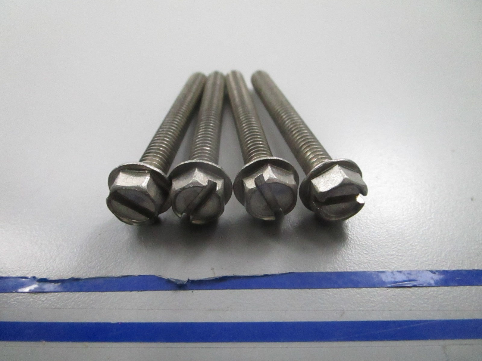 *NEW OEM* (LOT OF 4) 0810 OMC Johnson Evinrude Screw 334844 0334844