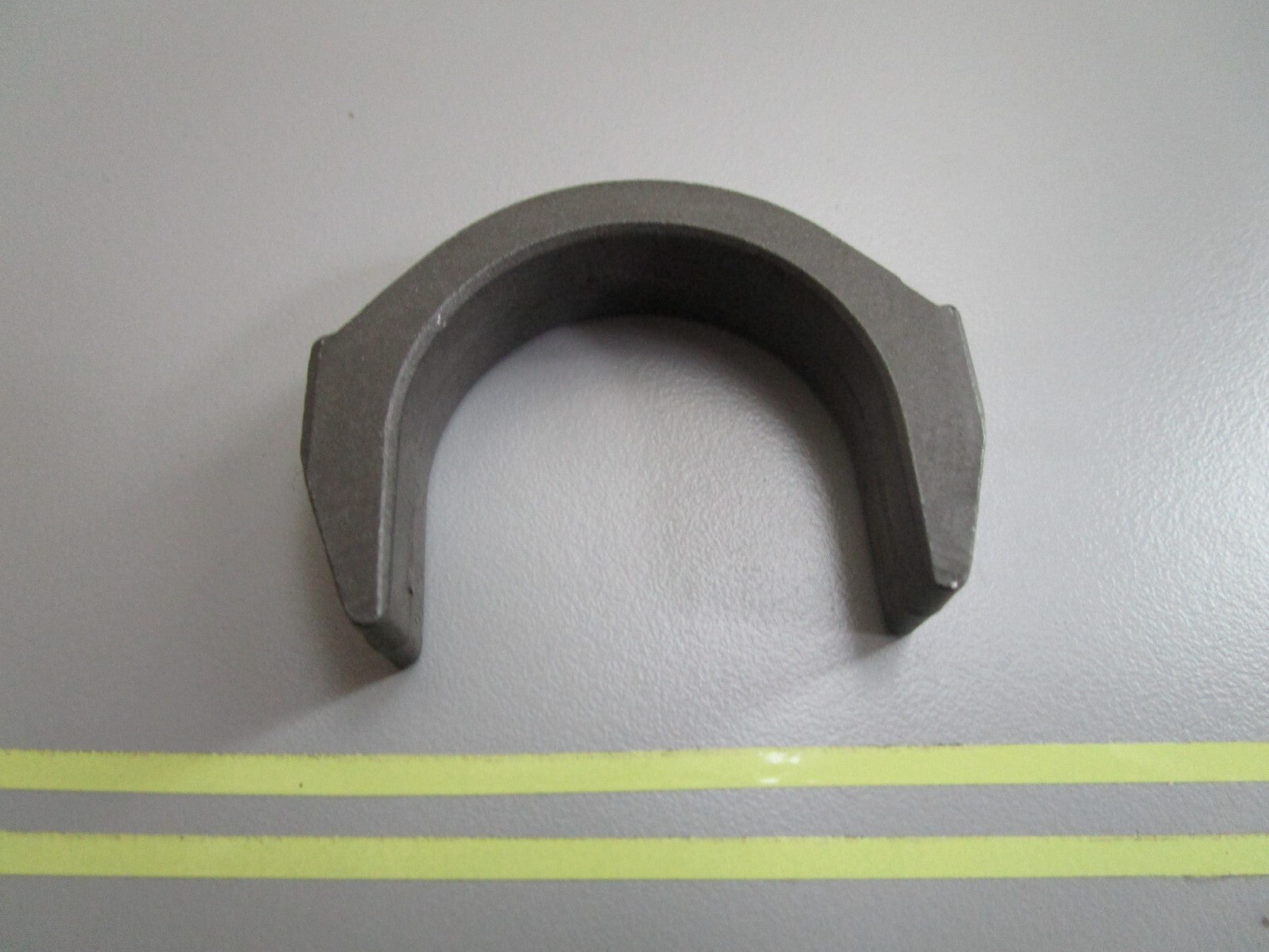 *NEW OEM* 0810 OMC Johnson Evinrude Cradle 305272 0305272