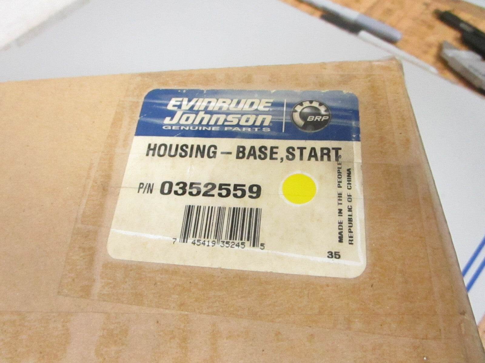 *NEW OEM* 0720 OMC Johnson Evinrude 15 25 30 hp Starter Housing Base 352559