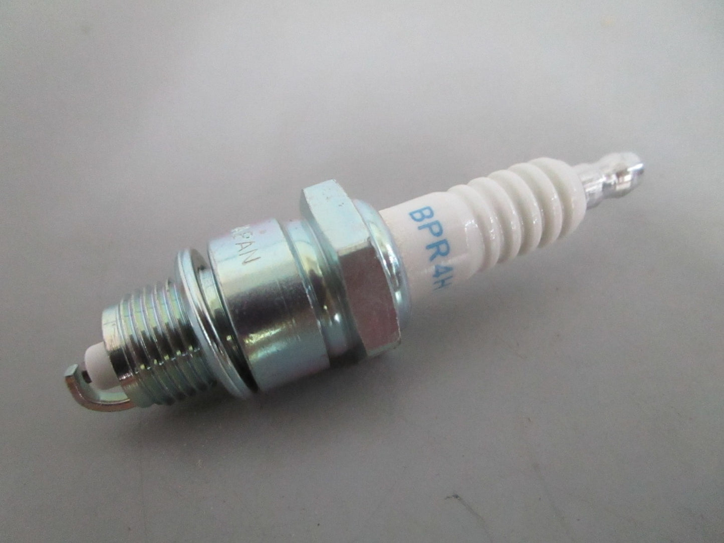 *NEW* (LOT OF 10) 0820 NGK Spark Plug BPR4HS