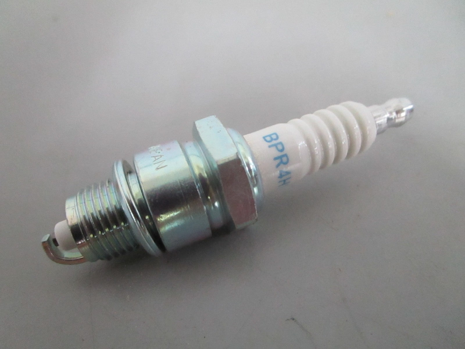 *NEW* (LOT OF 10) 0820 NGK Spark Plug BPR4HS
