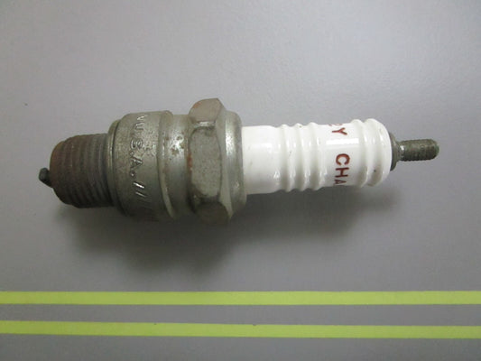 *NEW* 0810 Champion Spark Plug L-82Y
