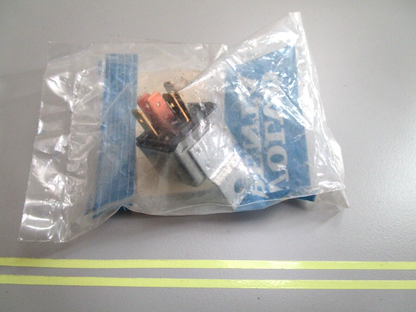 *NEW OEM* 0750 Volvo Penta RELAY 870670-7