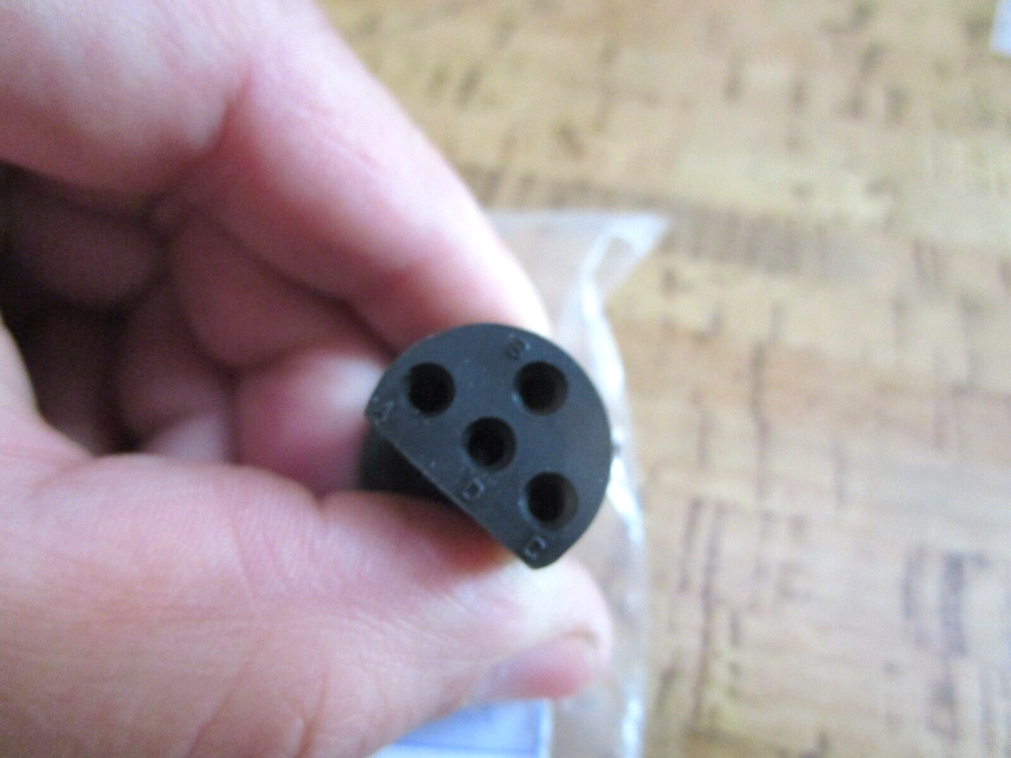 *NEW OEM* 0750 OMC Johnson Evinrude CONNECTOR 512749 0512749