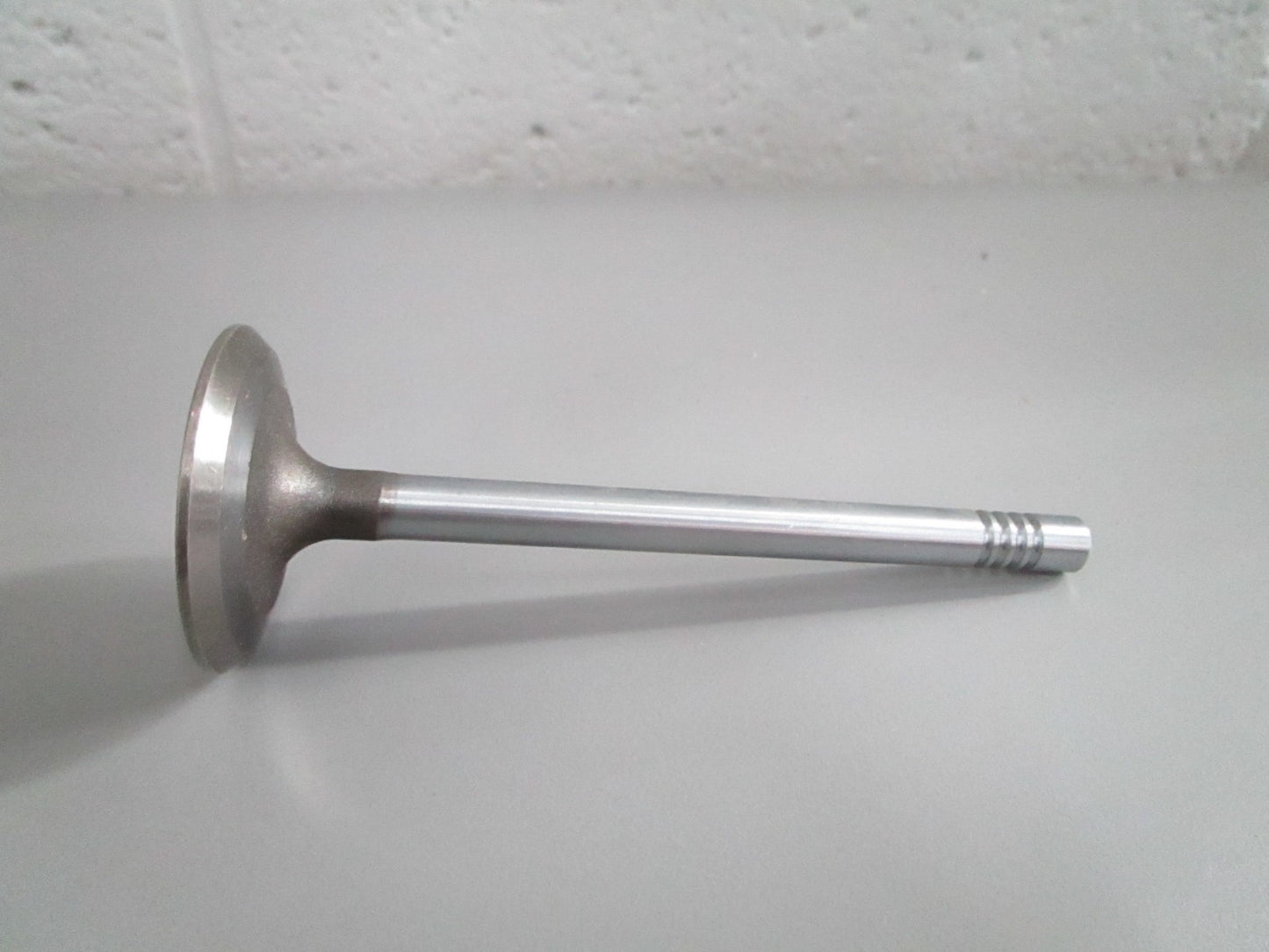 NEW OEM 913142 0913142 OMC Johnson Evinrude Exhaust Valve 0820