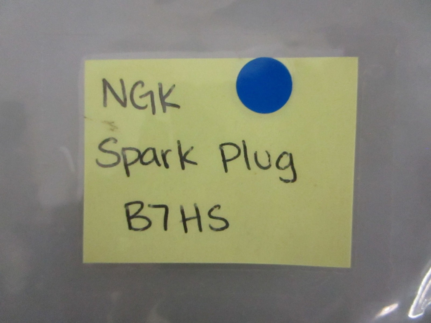 *NEW OEM* (LOT OF 4) 0820 NGK Spark Plug B7HS