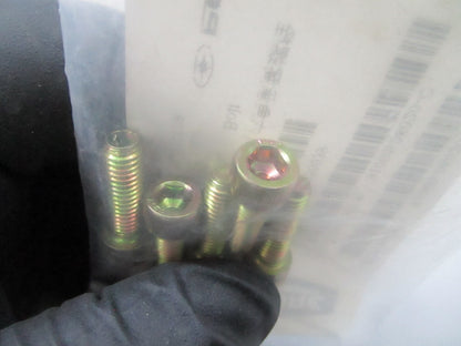 *NEW OEM* (LOT OF 5) 0810 Polaris Bolt 0450039