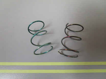 *NEW OEM* (LOT OF 2) 0810 OMC Johnson Evinrude Spring 317451 0317451