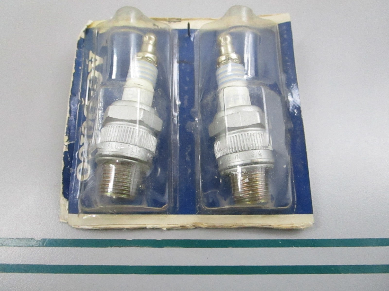 NEW OEM (LOT OF 2) VB40FEM AC Delco Spark Plug 0810