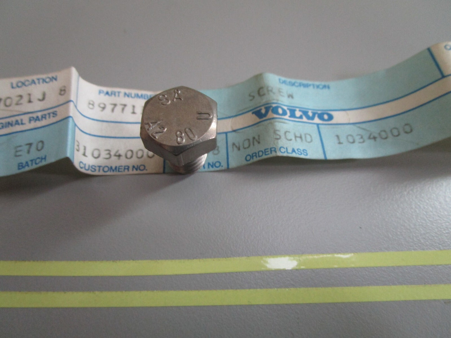 *NEW OEM* 0810 Volvo Penta Screw 897711