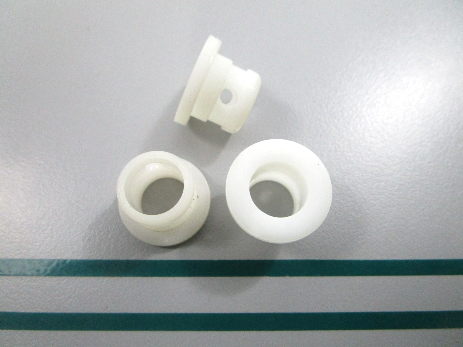 NEW OEM (LOT OF 3) 325074 0325074 OMC Johnson Evinrude Bushing 0810