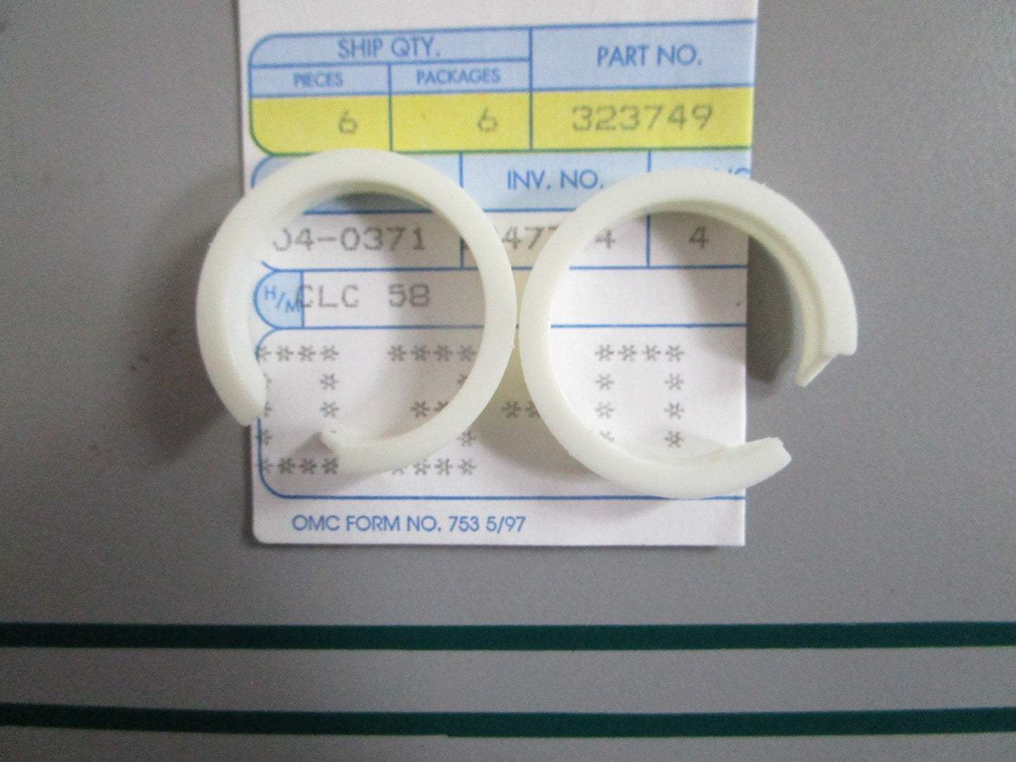 NEW OEM (LOT OF 2) 323749 0323749 OMC Johnson Evinrude Flanged Bushing 0820