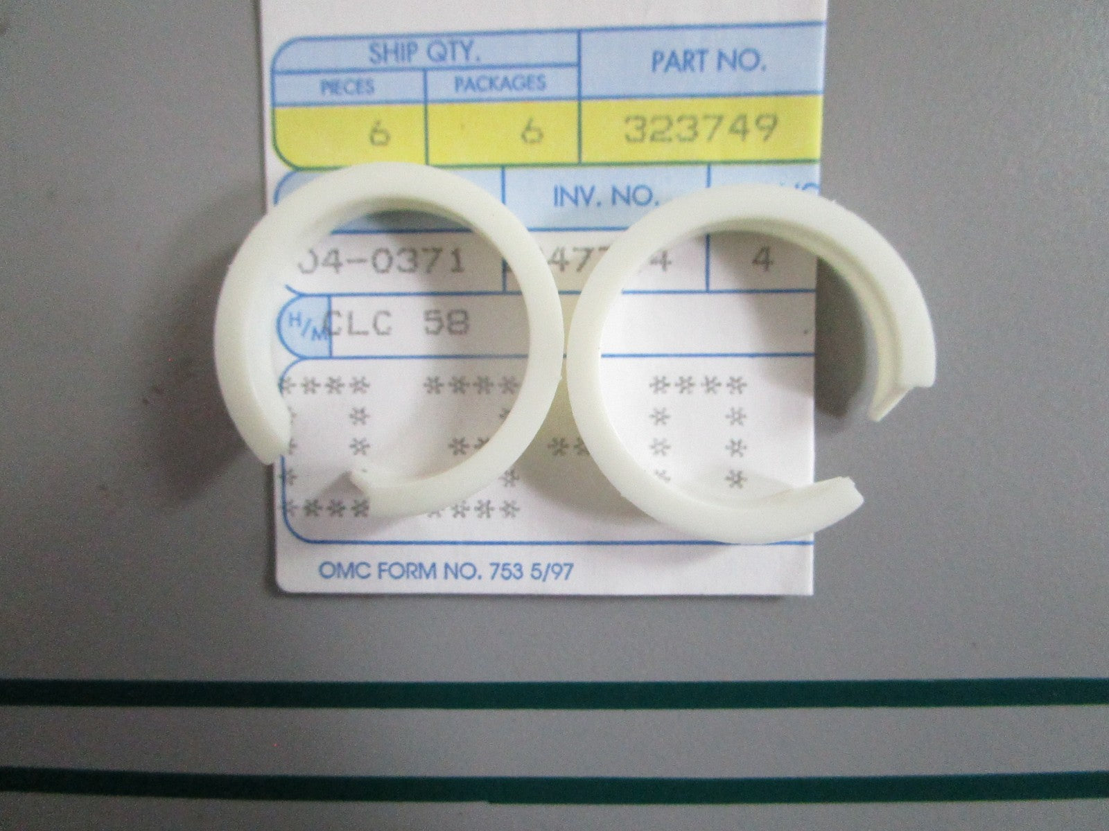 NEW OEM (LOT OF 2) 323749 0323749 OMC Johnson Evinrude Flanged Bushing 0820