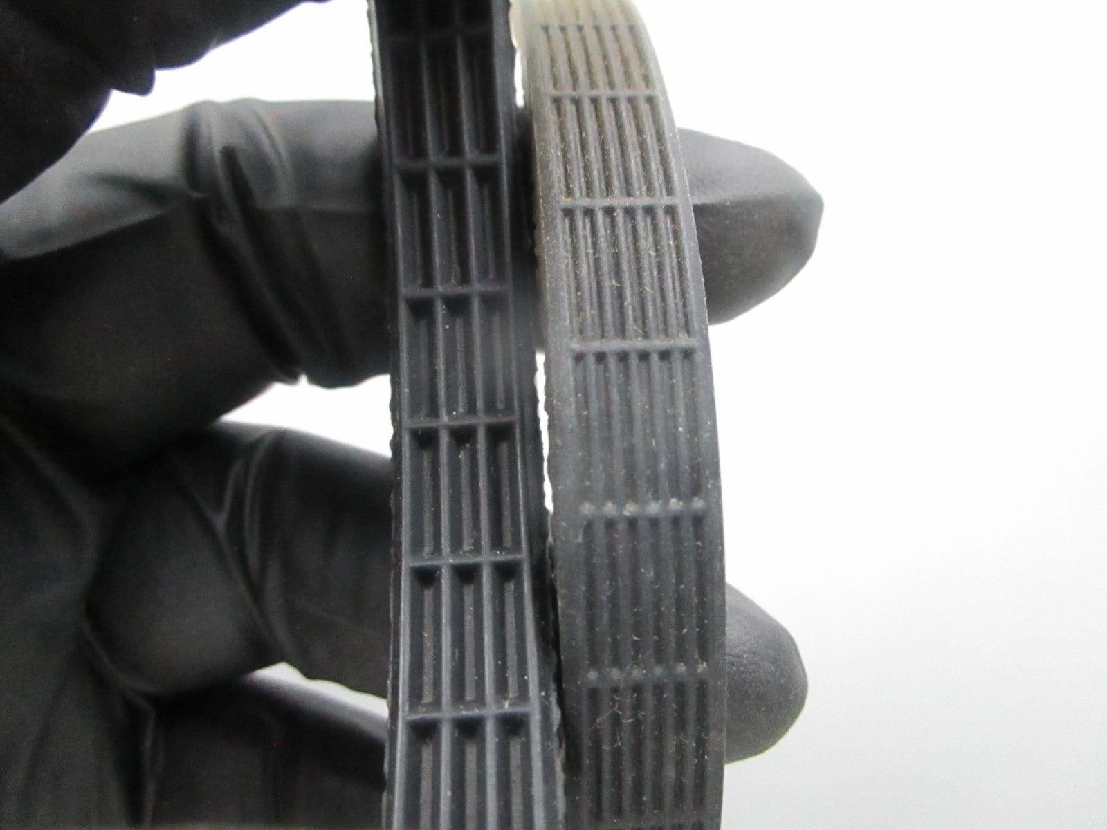 NEW OEM (LOT OF 2) 835411 Volvo Penta Seal 0810