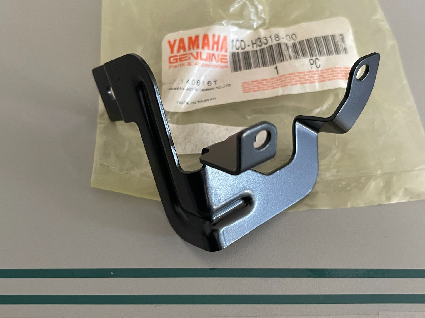 NEW OEM 1CD-H3318-00-00 Yamaha Flasher Stay 0810
