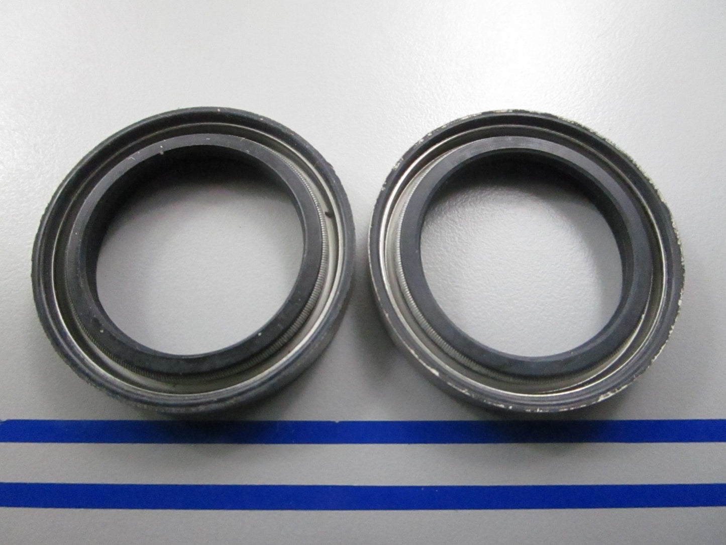 *NEW OEM* (LOT OF 2) 0810 OMC Johnson Evinrude Seal 330137 0330137