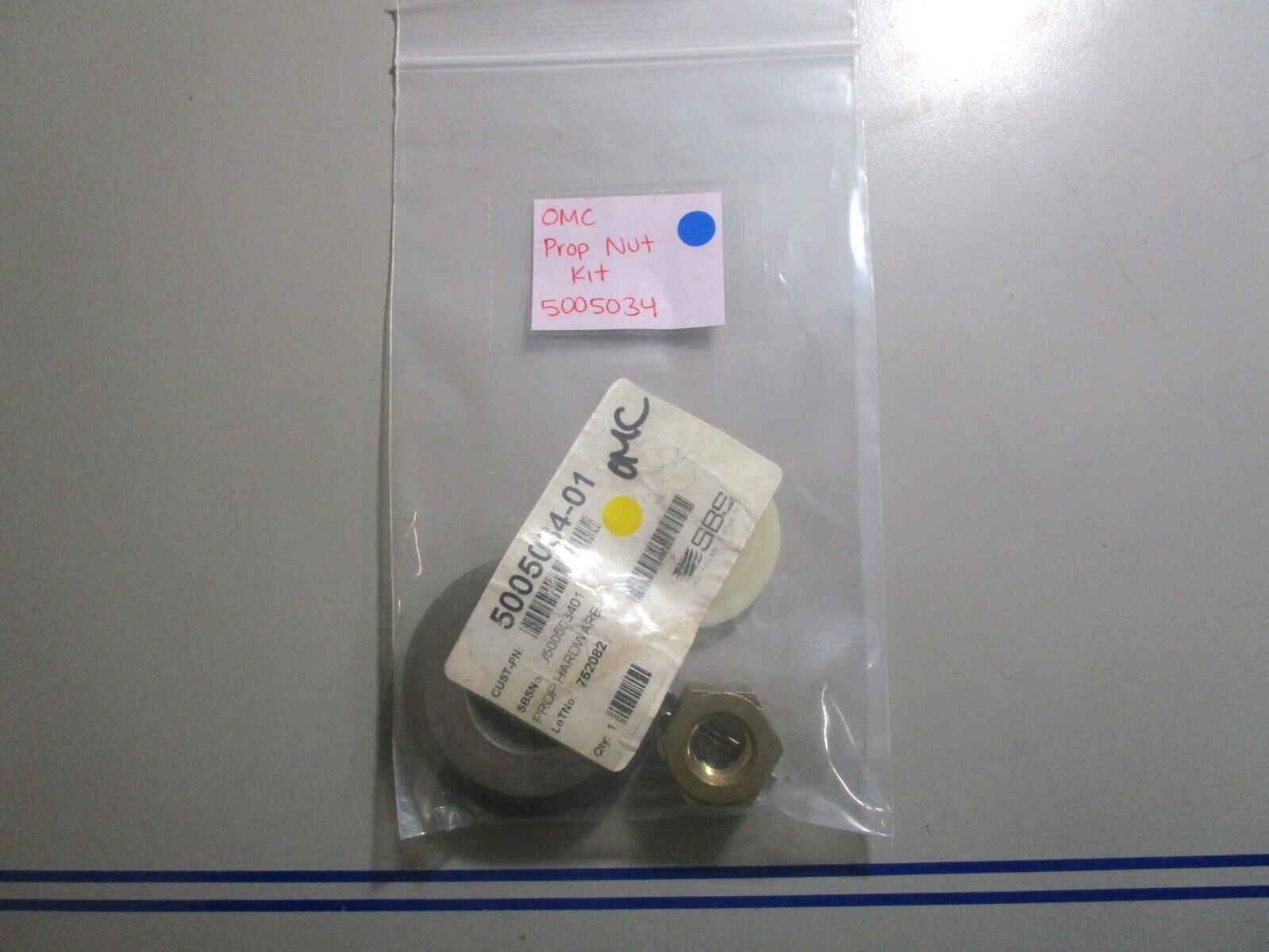 *NEW OEM* 0810 OMC Johnson Evinrude Propeller Nut Kit 5005034