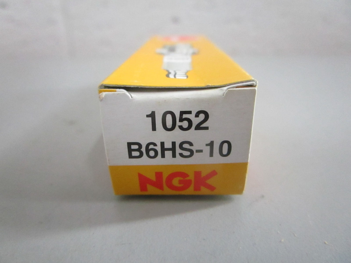 NEW OEM (LOT OF 4) B6HS-10 NGK Spark Plug 0820