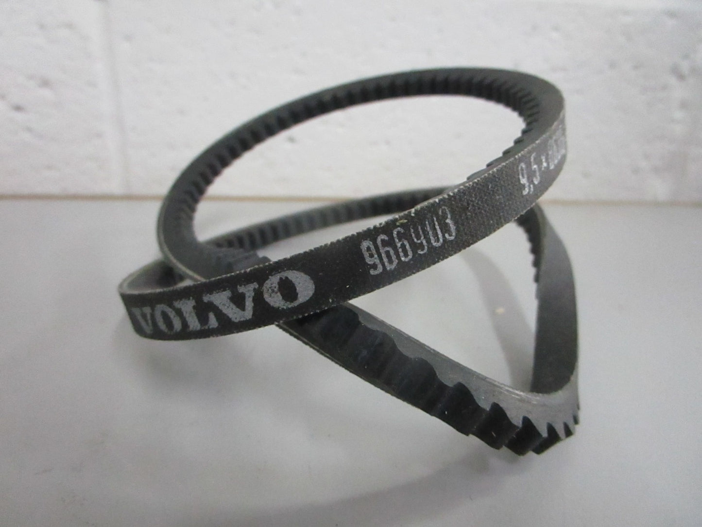 NEW OEM 966903 Volvo Penta V-Belt 0820