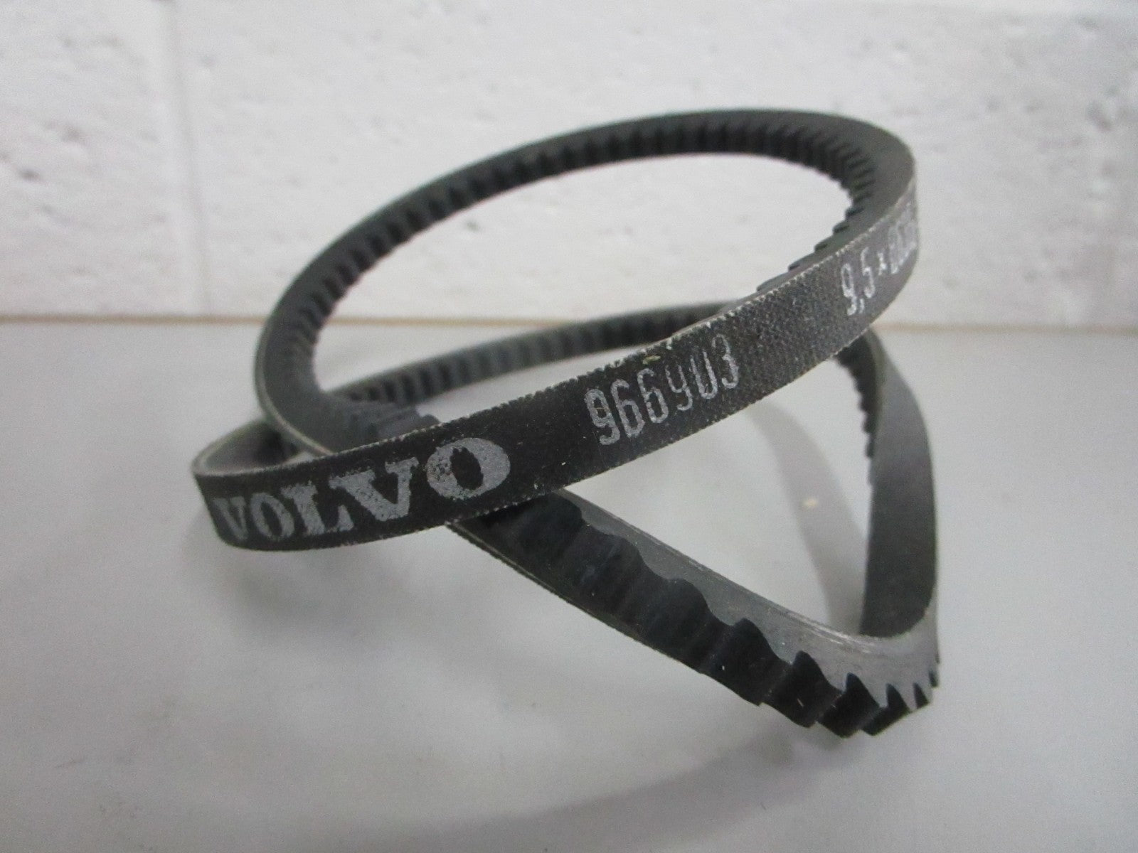 NEW OEM 966903 Volvo Penta V-Belt 0820
