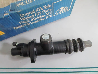 NEW OEM 0004307201 Mercedes-Benz ATE Brake Master Cylinder 0820