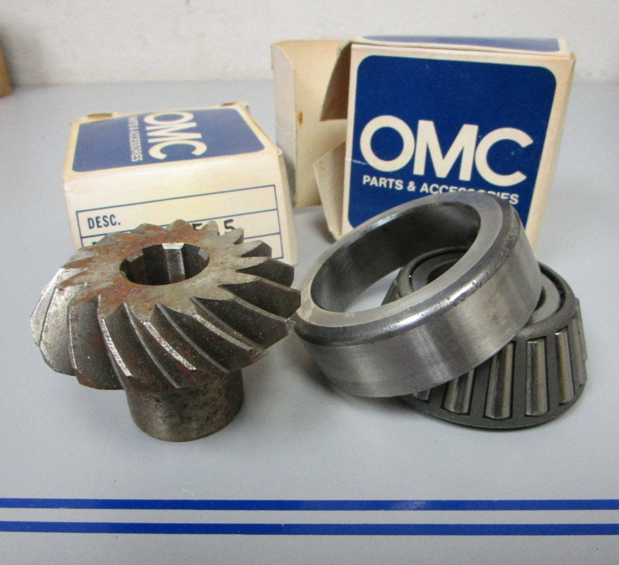 NEW OEM  980427 0982427 OMC Johnson Evinrude Pinion Gear & Bearing 0720
