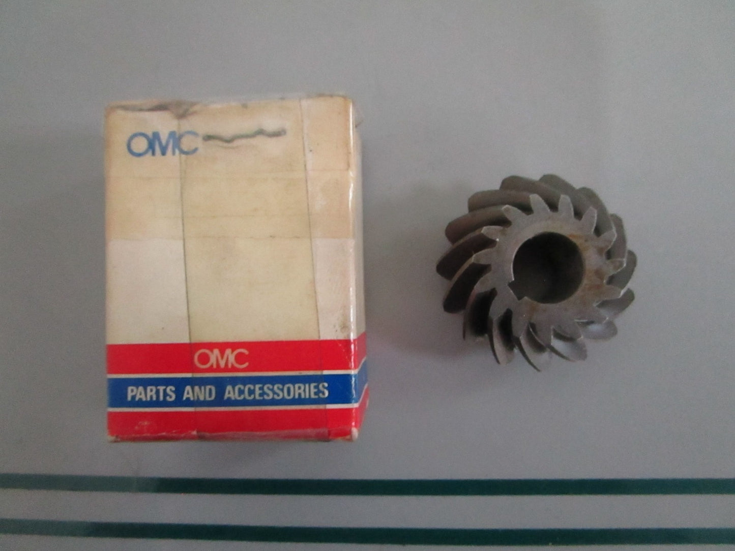 OMC NEW OEM Pinion Gear 304009 Johnson Evinrude 5.5HP 7.5HP Lower Unit 0820