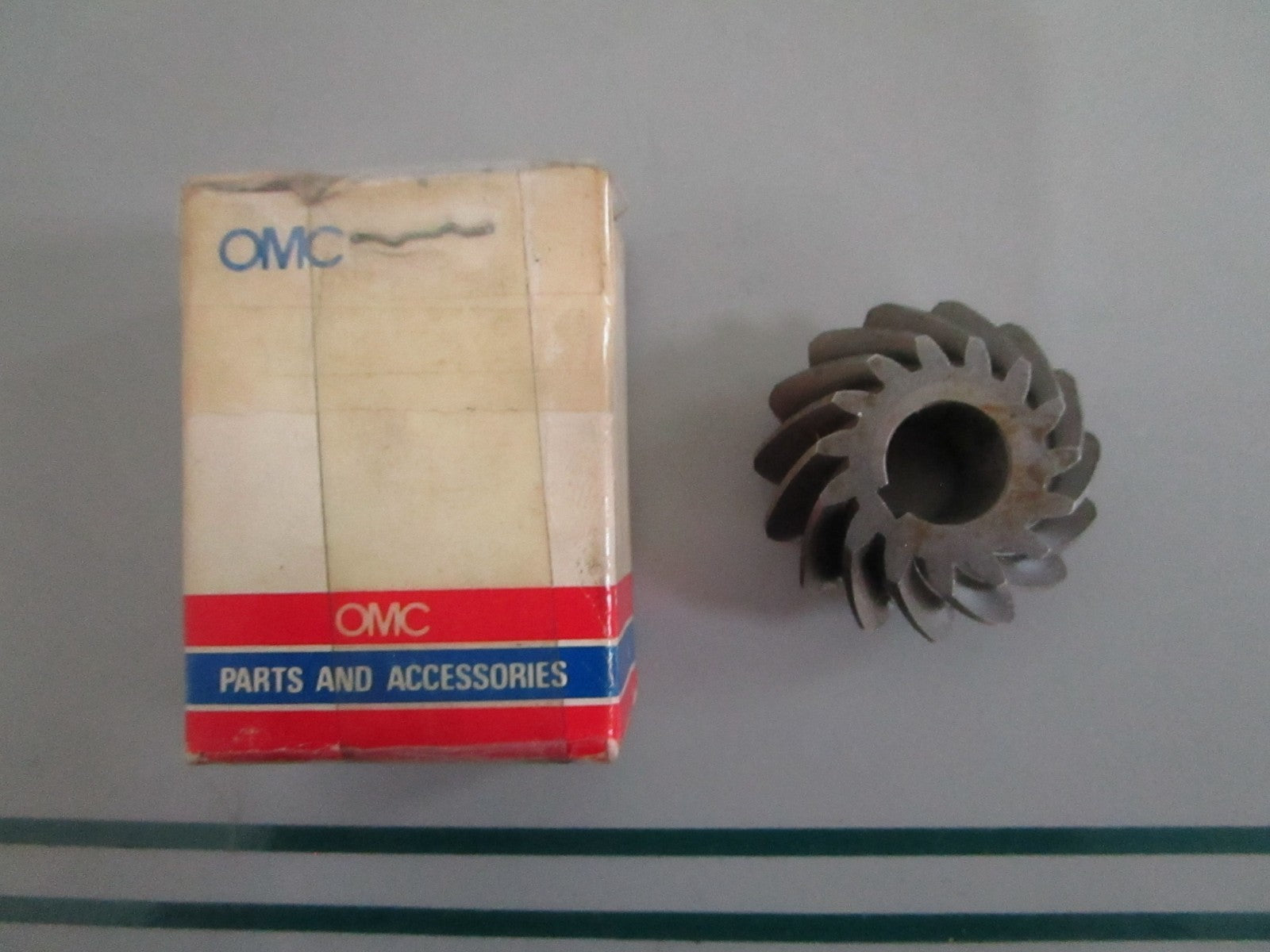 OMC NEW OEM Pinion Gear 304009 Johnson Evinrude 5.5HP 7.5HP Lower Unit 0820