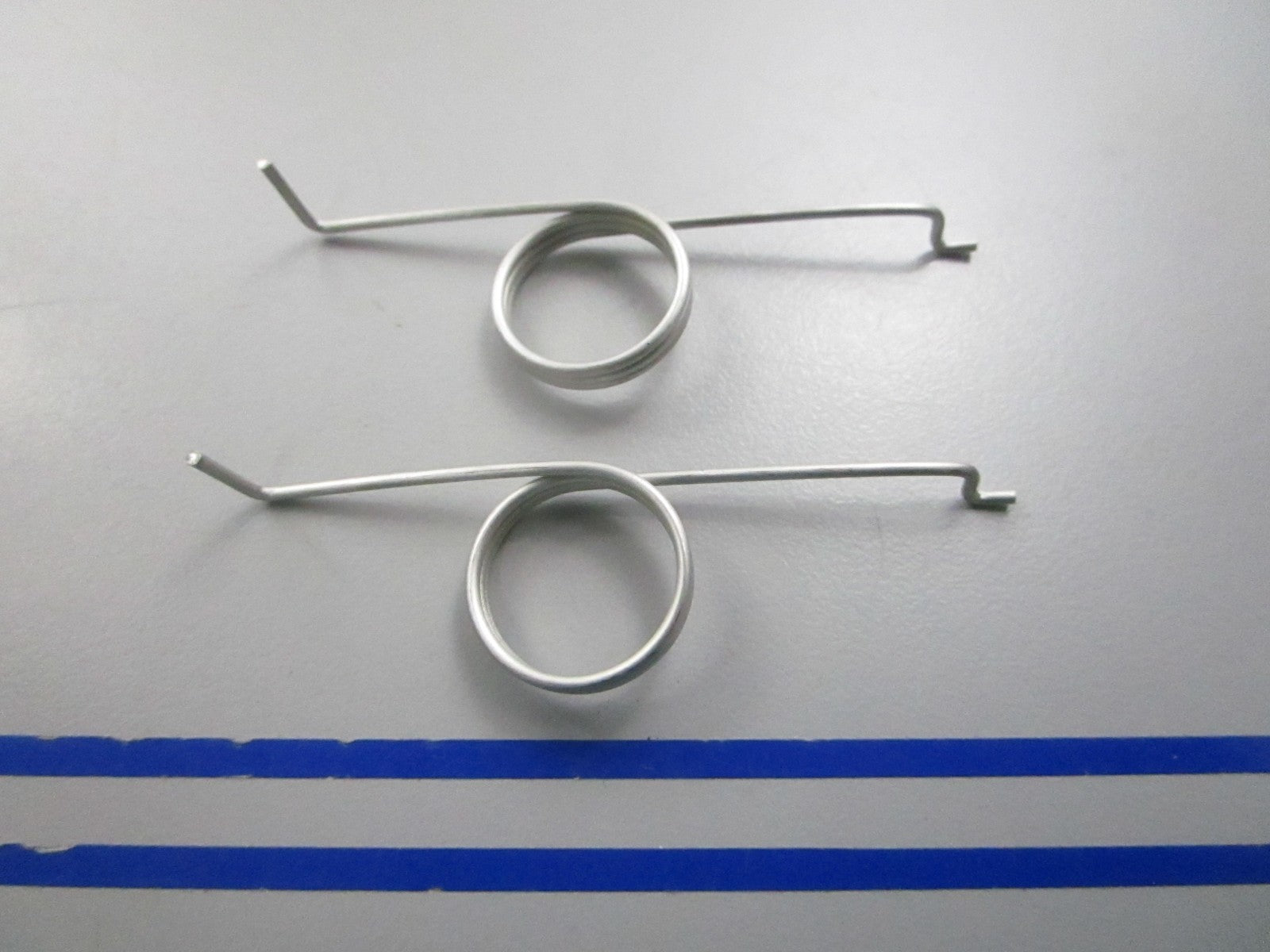 NEW OEM (LOT OF 2) 329002 0329002 OMC Johnson Evinrude Tilt Lock Spring 0810