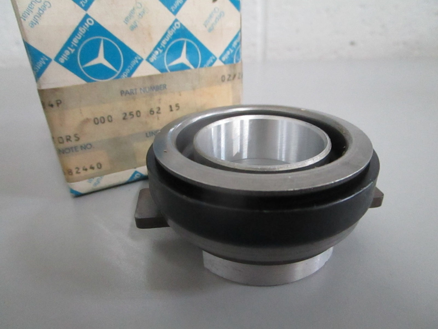 NEW OEM 0002506215 Mercedes-Benz Clutch Release Bearing 0820