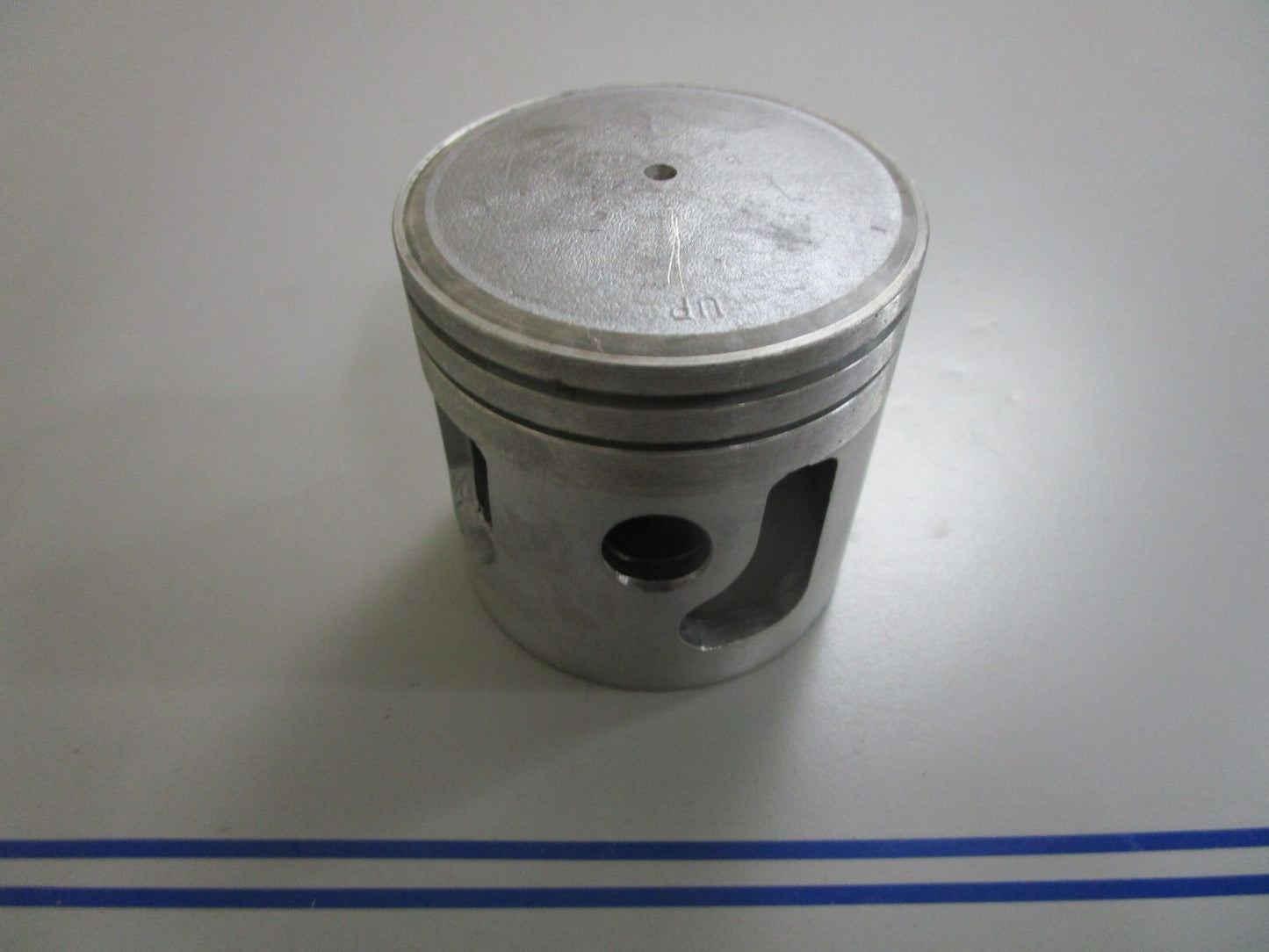 *NEW OEM* 0810 OMC Johnson Evinrude Piston & Pin 385048 385049 0385048 0385049