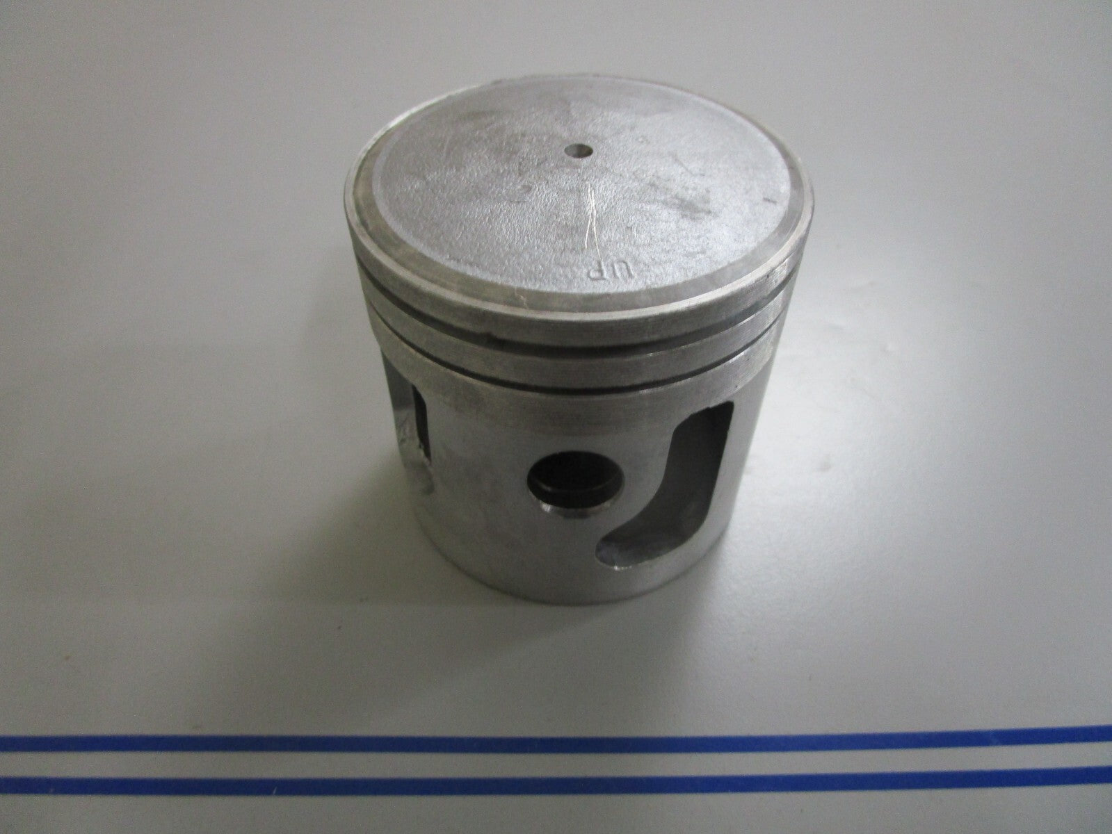 *NEW OEM* 0810 OMC Johnson Evinrude Piston & Pin 385048 385049 0385048 0385049