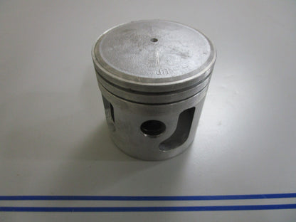 *NEW OEM* 0810 OMC Johnson Evinrude Piston & Pin 385048 385049 0385048 0385049