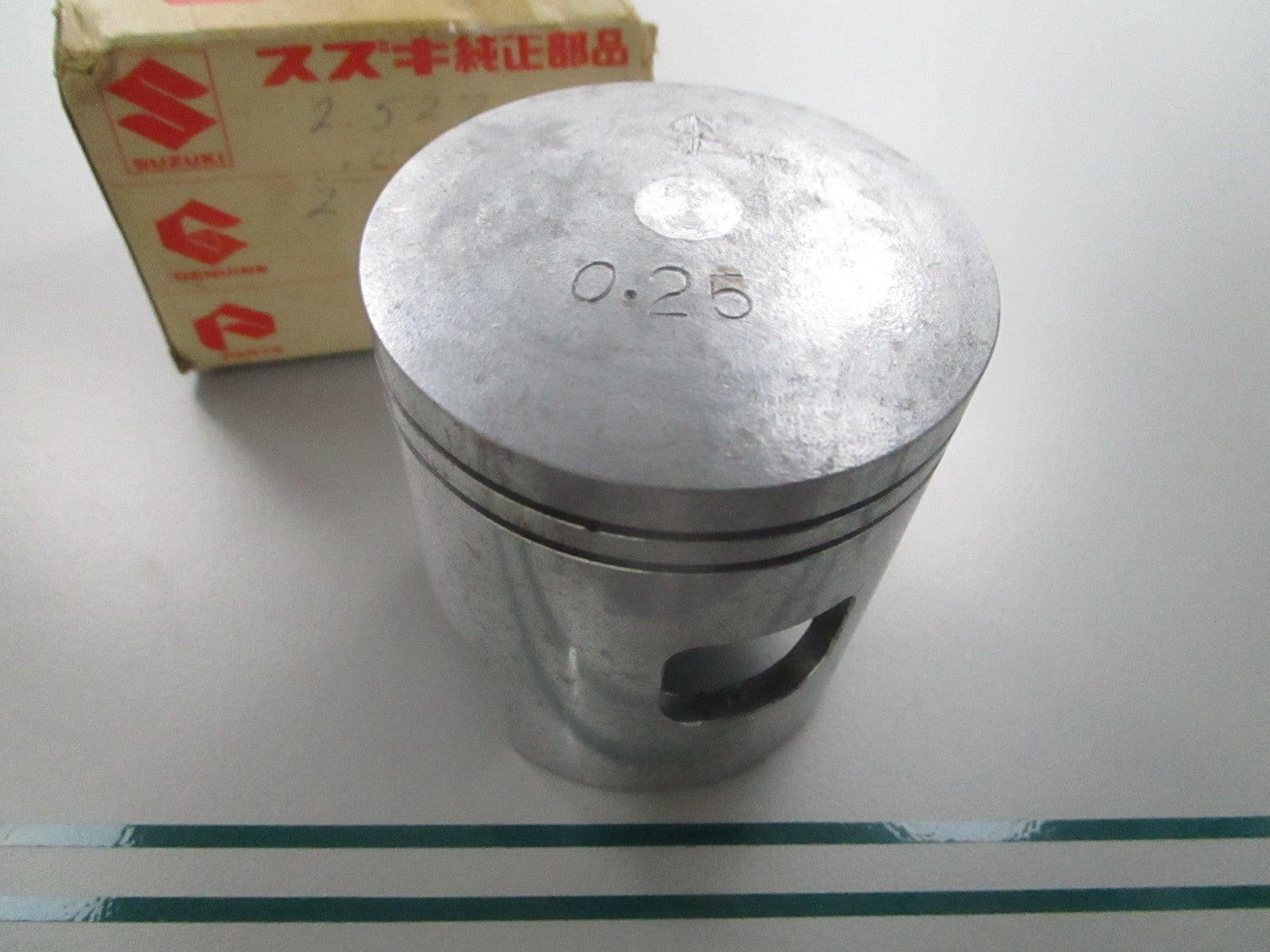 NEW OEM 12110-93002-025 Suzuki Piston 0810