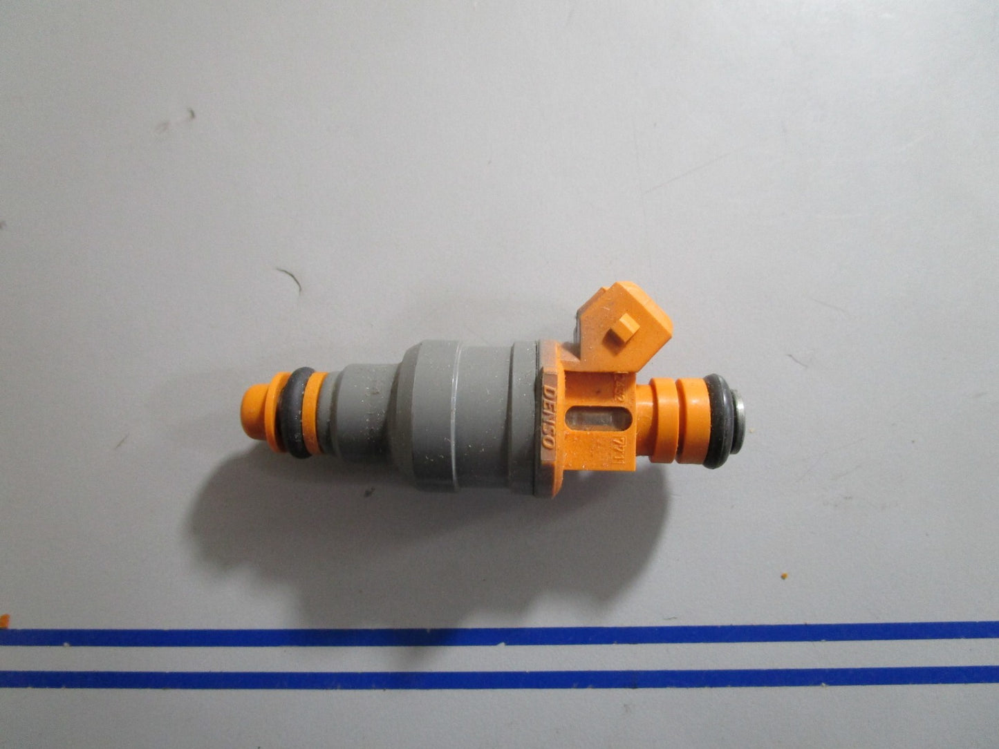 *NEW OEM* 0810 OMC Johnson Evinrude Fuel Injector 3854136