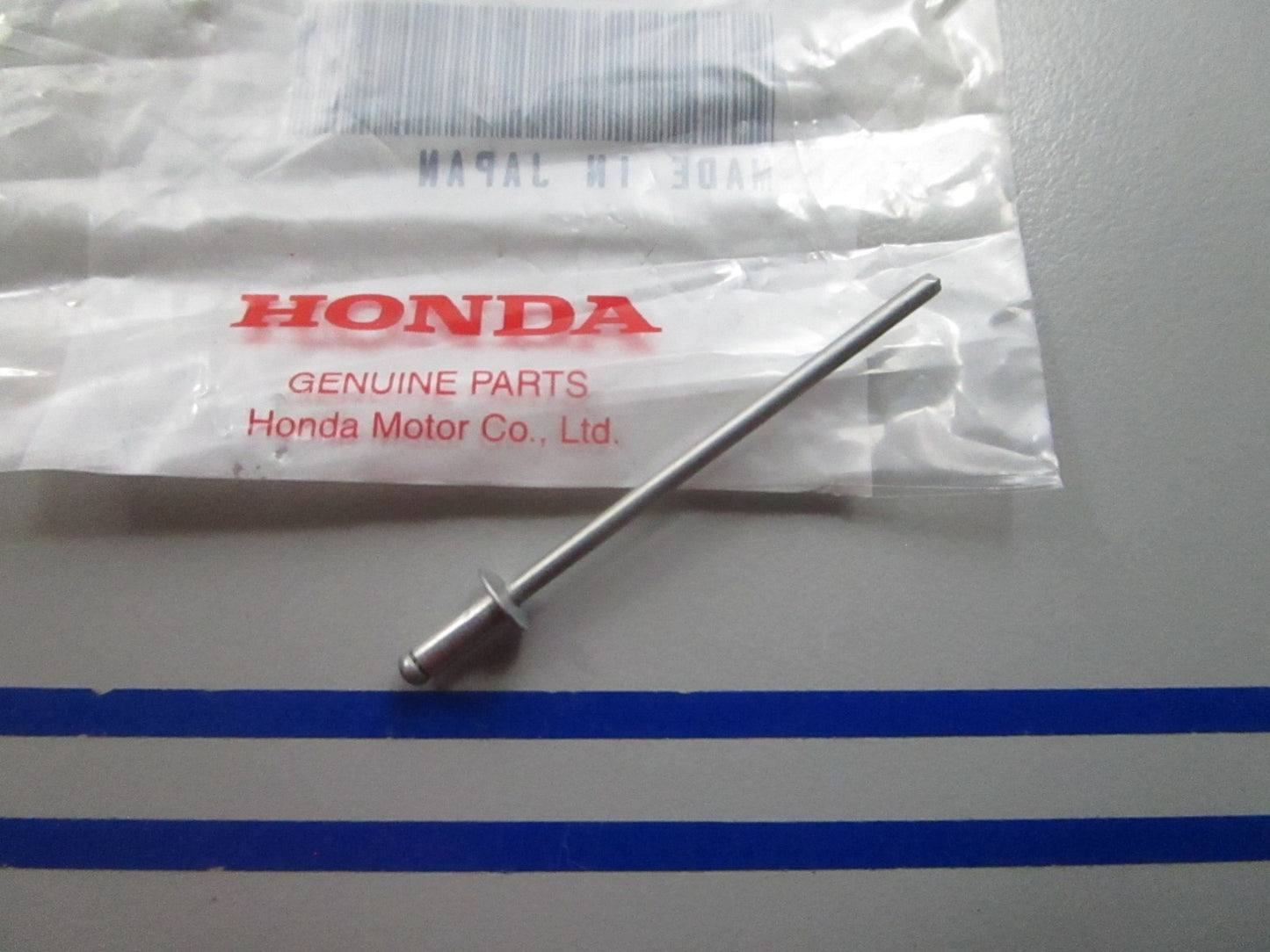 NEW OEM 90841-KM1-670 Honda Plate Rivet 0810