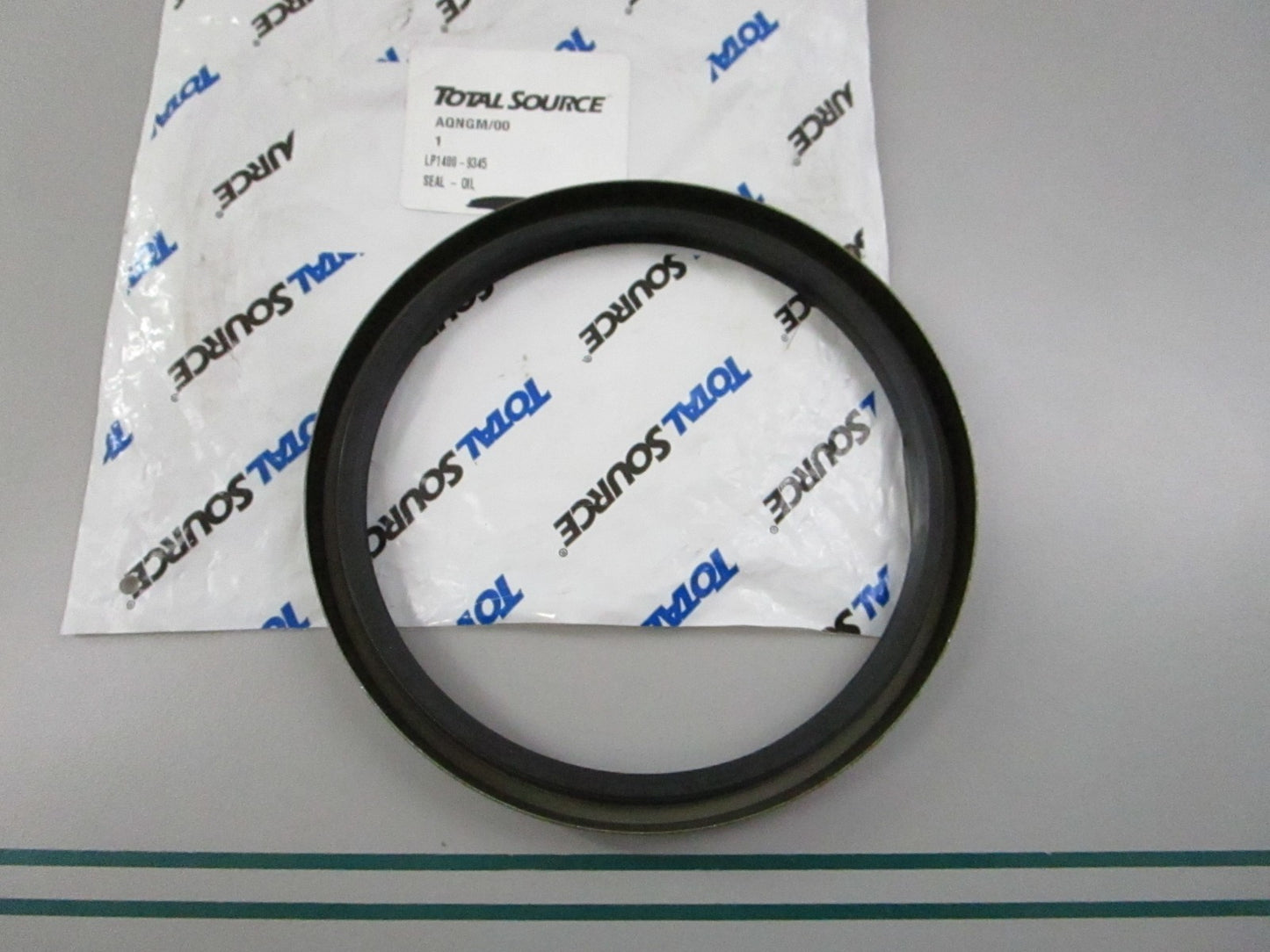 NEW LP1400-9345 For: LPM Total Source Oil Seal 0810