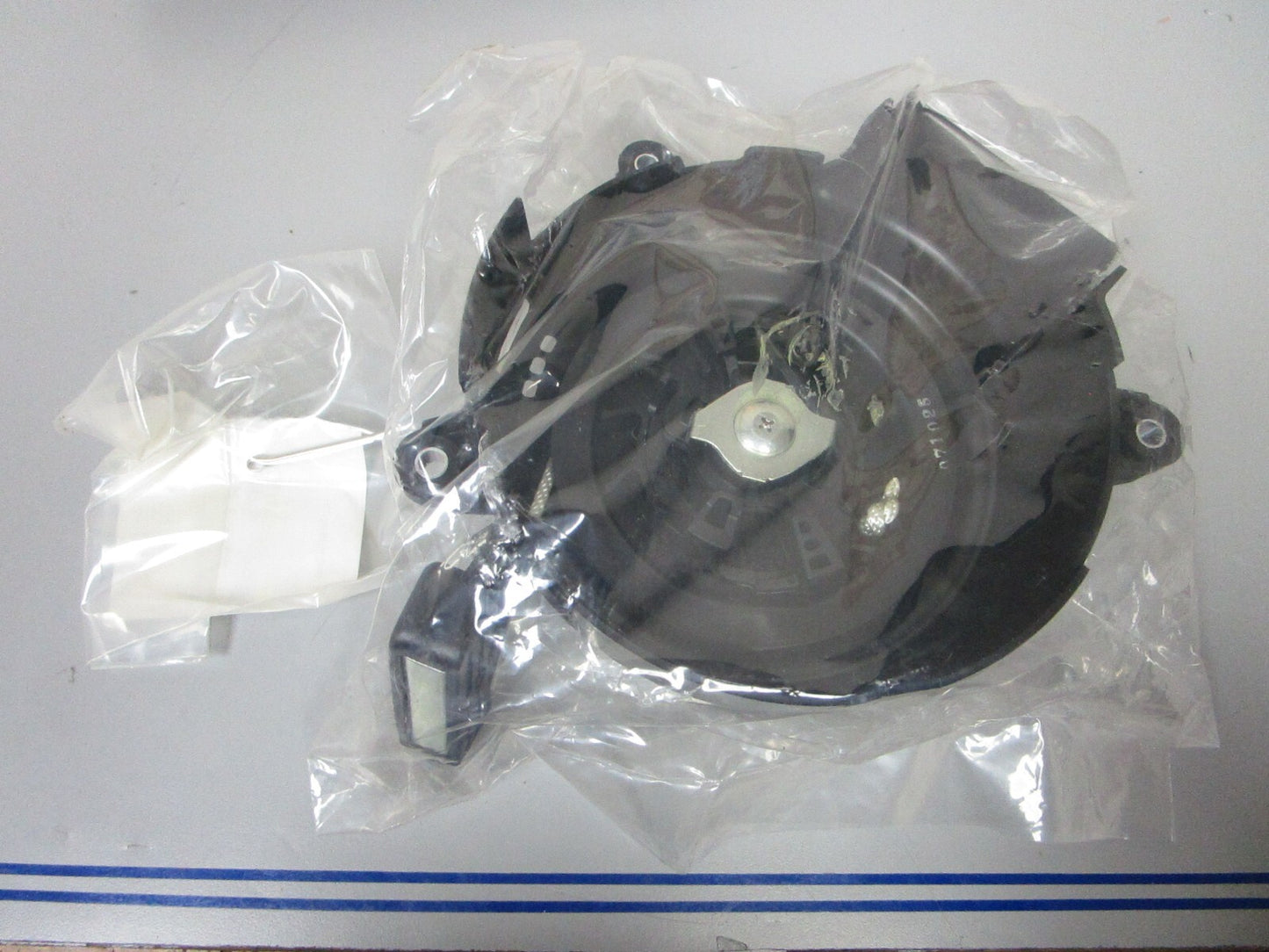 *NEW OEM* 0720 OMC Johnson Evinrude 2006 2007 2.5hp Starter Assembly 5037388