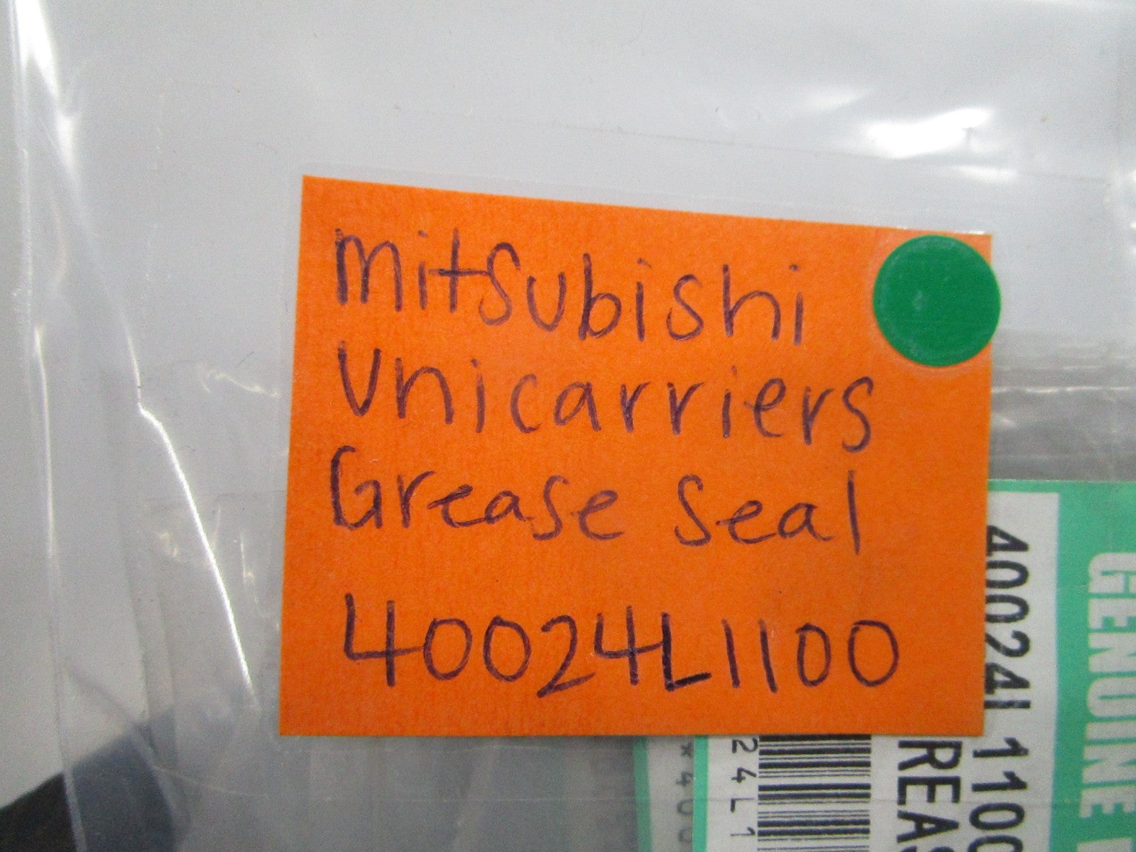 NEW OEM 40024L1100 Mitsubishi Unicarriers Grease Seal 0810