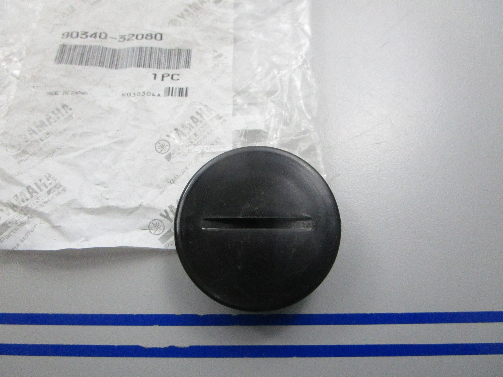 NEW OEM 90340-32080-00 Yamaha Plug 0810