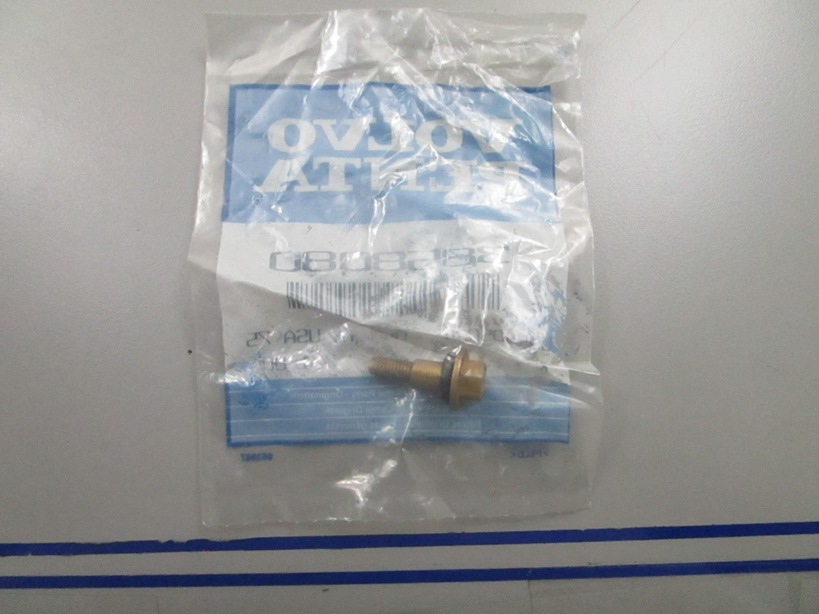 *NEW OEM* 0810 Volvo Penta Attaching Kit 3858080