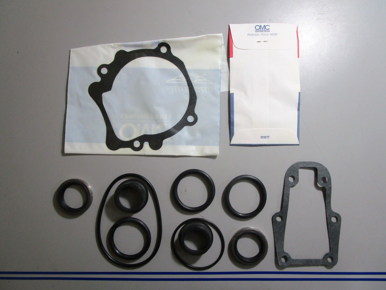 *NEW OEM* 0810 OMC Johnson Evinrude Gearcase Seal Kit 985612