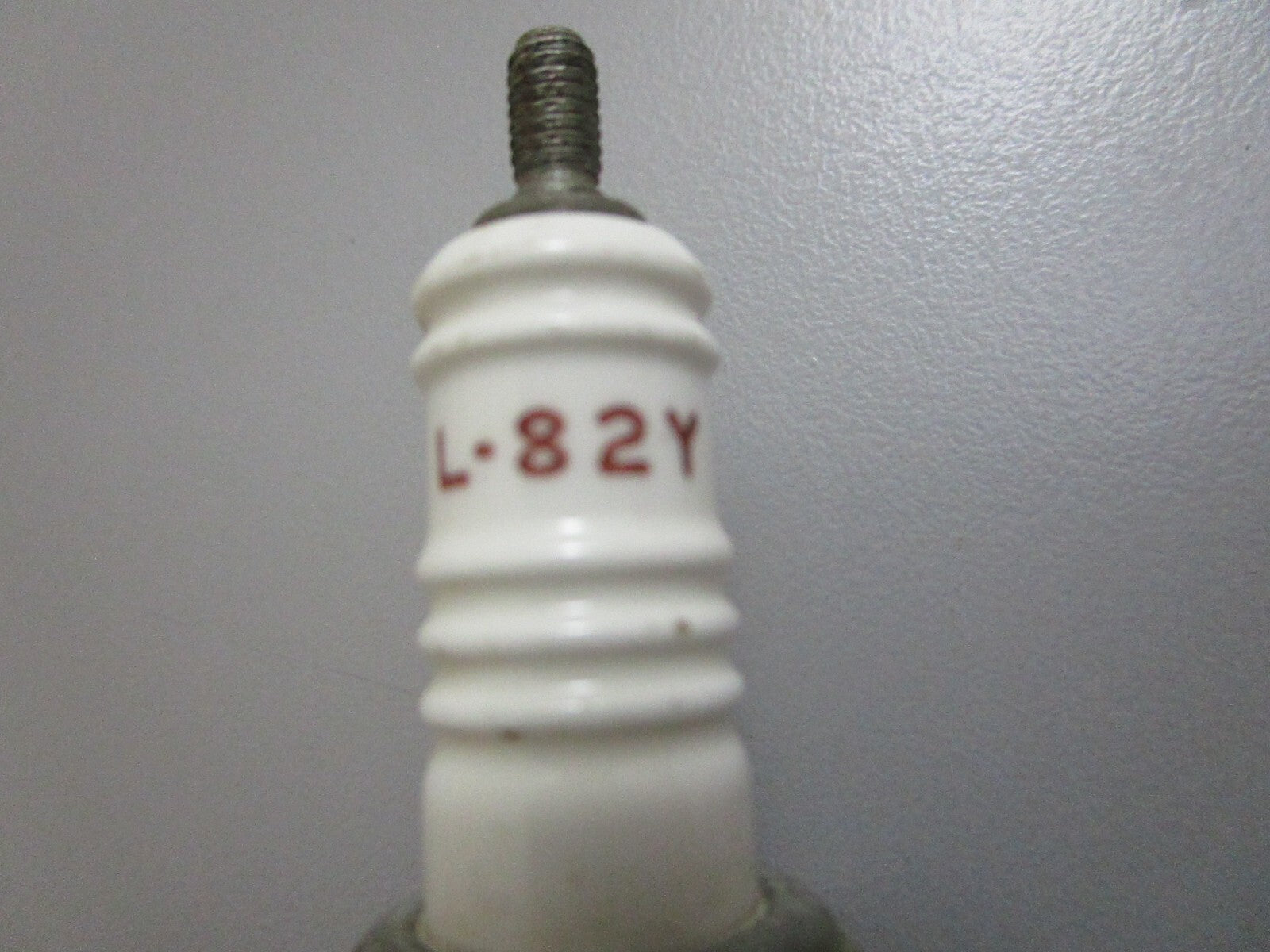 *NEW* 0810 Champion Spark Plug L-82Y