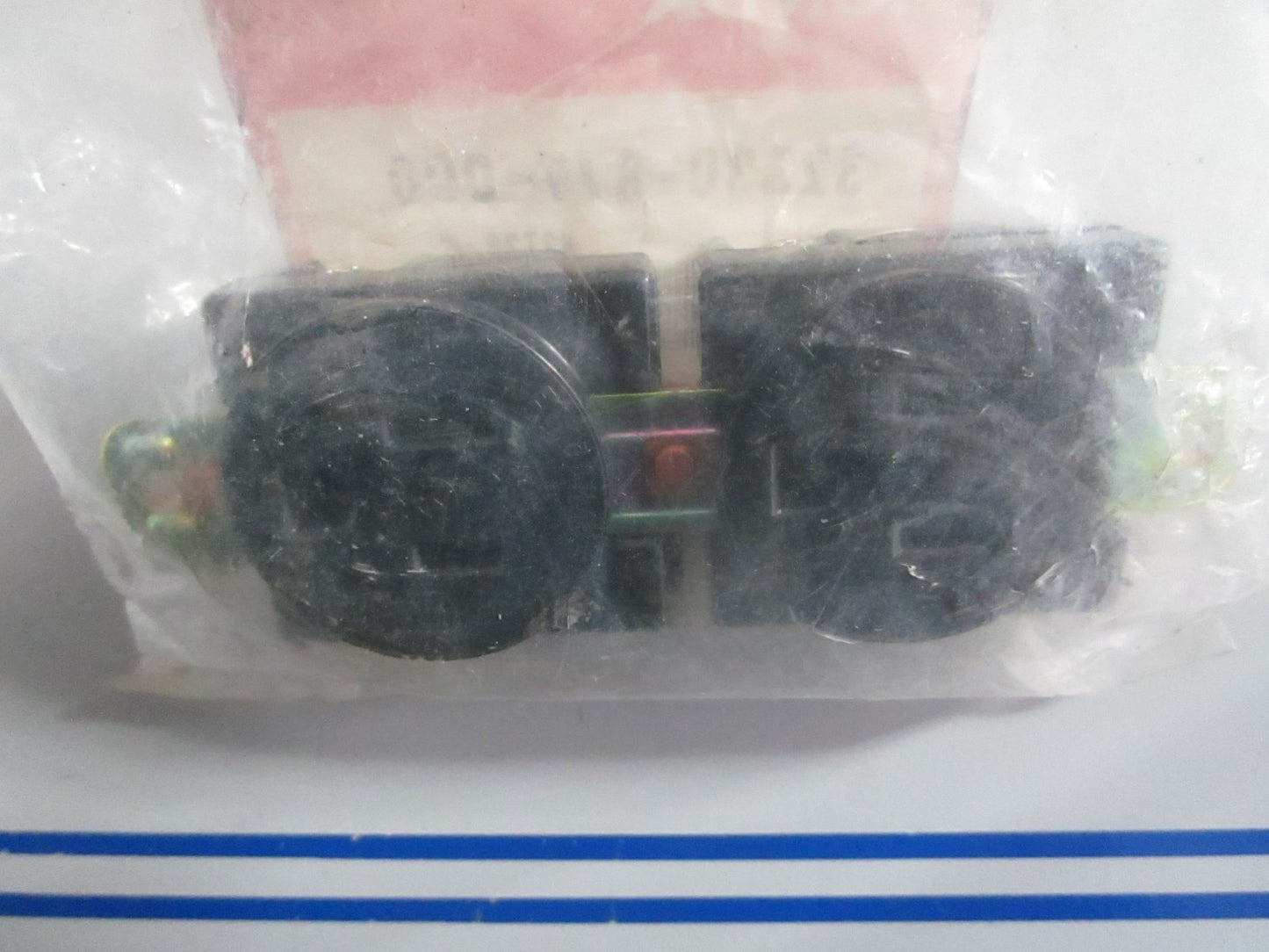 NEW OEM 32330-877-000 Honda Receptacle 0820
