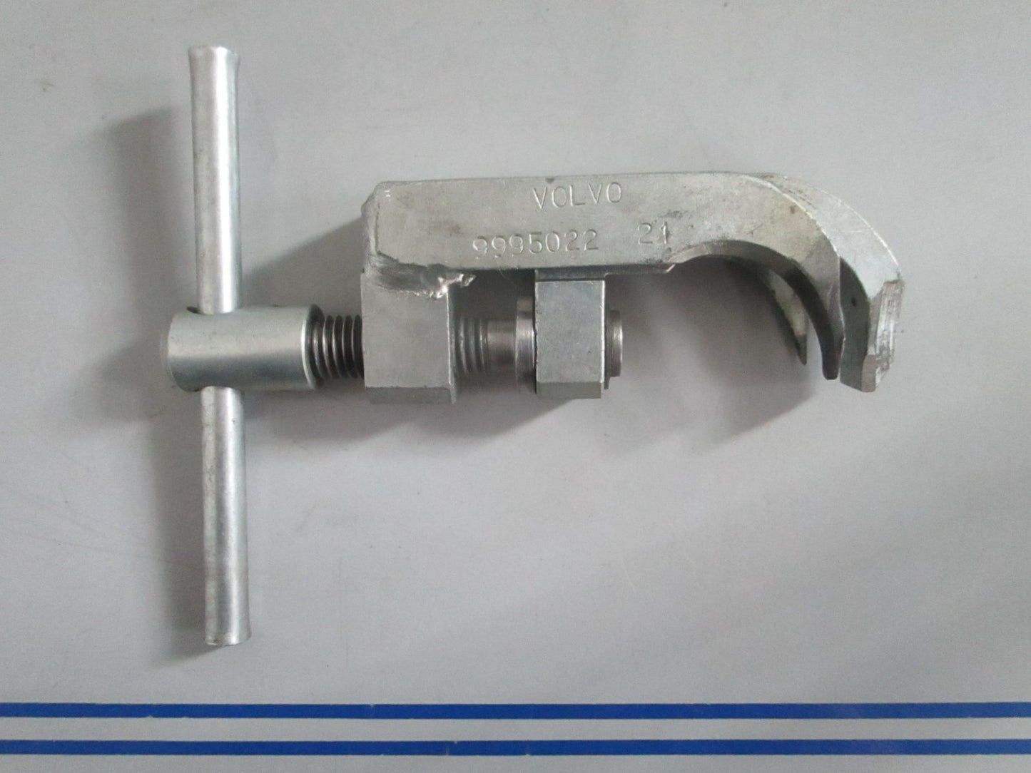 NEW OEM 9995022 Volvo Penta Press Tool 0820